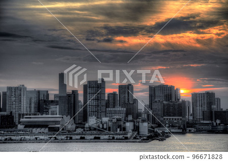 Dusk of the city seen from the Rainbow Bridge, the skyscrapers still look like ruins before the lights are on 96671828