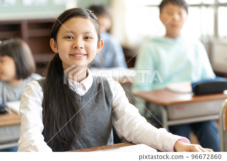 Elementary school students taking classes Elementary school students taking classes 96672860