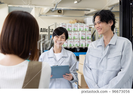 Delivery to customers in the logistics / transportation industry 96673056