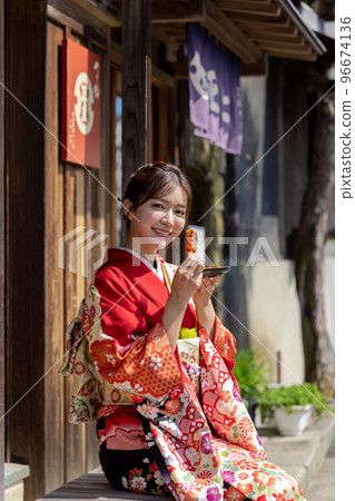 日本女人吃餃子 96674136