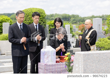 Bereaved family attending the bone-laying ceremony 96674223