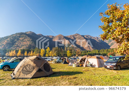 "Shizuoka Prefecture" Auto campsite dyed in autumn colors 96674379