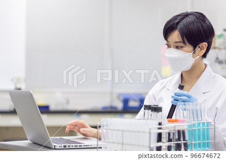 Young woman working in a laboratory 96674672