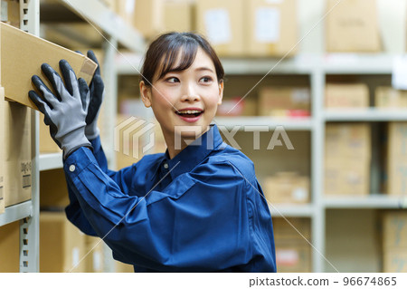 Female worker working in a warehouse 96674865