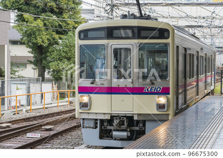 京王線新宿方向通勤車車身高幡不動站上客點高幡不動檢查所高幡不動各站下車 96675300