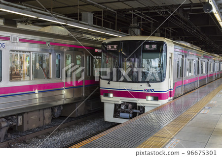 京王線新宿方向通勤車車身高幡不動站上客點高幡不動檢查所高幡不動各站下車 96675301