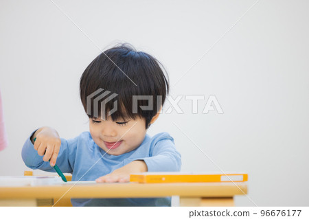 Painting kids 96676177