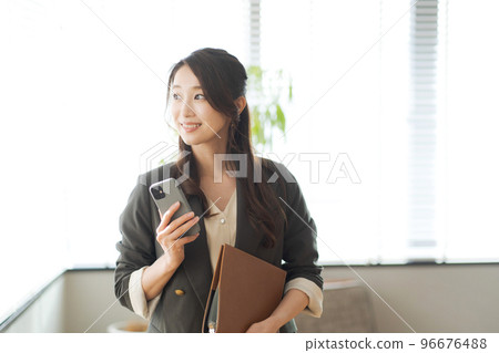 與智能手機的婦女事務 96676488