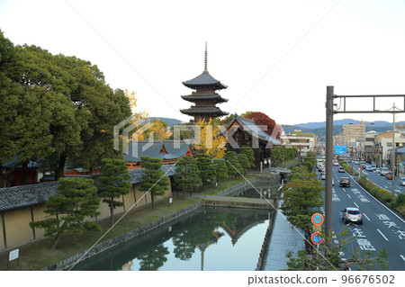 Higashi Hongan-ji Temple of the Shinshu Otani school (on the Nandaimon side) [Shimogyo Ward, Kyoto City] 96676502