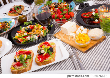 Variety of vegetarian dishes 96676618
