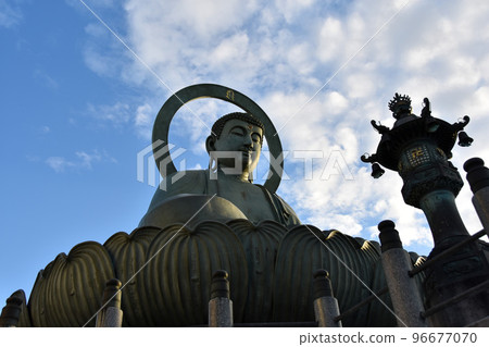 日本藍天下的三大佛高岡大佛 96677070