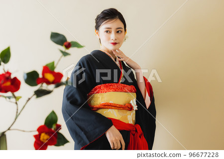 A woman in a black long-sleeved kimono 96677228