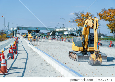 增加主幹道 17 號國道上武道下行車道數量的工作 2022.11 b-4 冷色 96677384