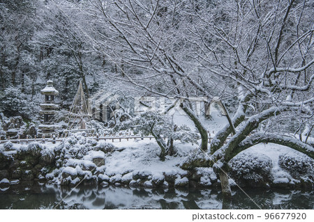 Snowscape of Kenrokuen Snowscape of Kenrokuen 96677920