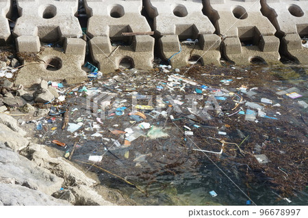 海洋污染,聚集在港口 海洋污染,聚集在港口 96678997