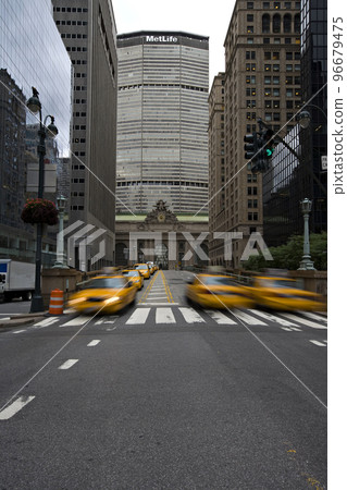 Grand Central Termial and MetLife Building (Pan Am Building) on Park Avenue near 39th Street, Midtown Manhattan, New York City, USA. 96679475
