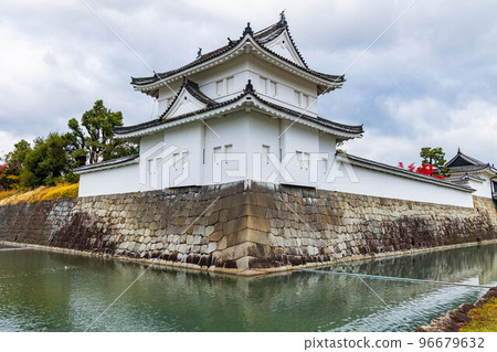 京都古都之秋世界遺產二條城西南角砲塔 96679632