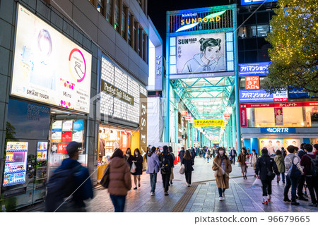 《東京》吉祥寺車站前、商店街 96679665