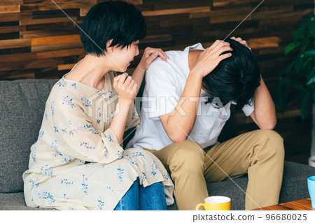 Wife worried about depressed husband 96680025