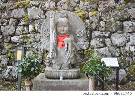 比叡山延歷寺一尊可愛的三指地藏雕像 96681740