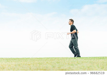 Caucasian man running lightly in the park (running slowly) Caucasian man running lightly in the park (running slowly) 96682519