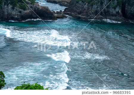 Couple Wave Observation at Koibito Misaki 96683391