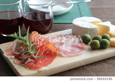 Uncured ham, olives, and cheese, a casual party with wine Uncured ham, olives, and cheese, a casual party with wine 96684286
