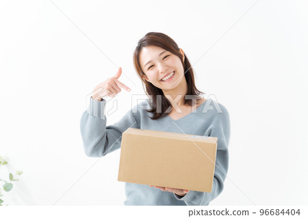A woman with a cardboard box 96684404