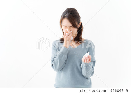 擤鼻涕的女人 擤鼻涕的女人 96684749