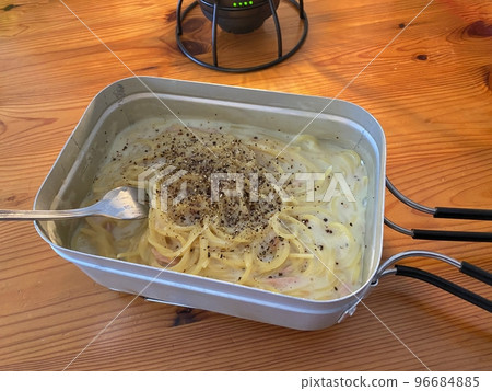 Easy and delicious black pepper carbonara to eat at camp 96684885