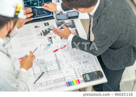 First-class architect drawing meeting construction site construction supervisor CAD site regular meeting First-class architect drawing meeting construction site construction supervisor CAD site regular meeting 96685138