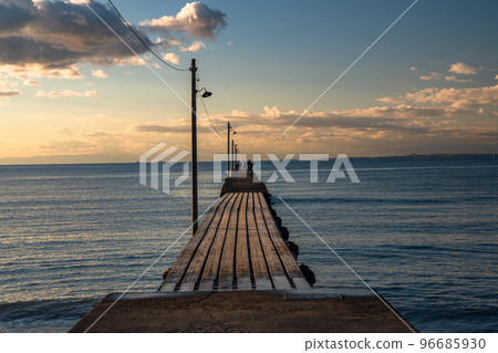 << Chiba Prefecture >> Haraoka Pier at dusk << Chiba Prefecture >> Haraoka Pier at dusk 96685930