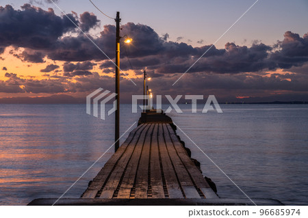 << Chiba Prefecture >> Haraoka Pier at dusk << Chiba Prefecture >> Haraoka Pier at dusk 96685974