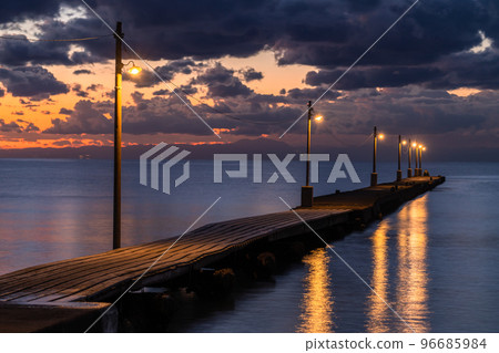 << Chiba Prefecture >> Haraoka Pier at dusk << Chiba Prefecture >> Haraoka Pier at dusk 96685984
