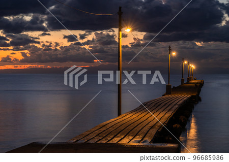 << Chiba Prefecture >> Haraoka Pier at dusk 96685986