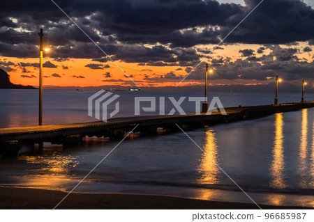 << Chiba Prefecture >> Haraoka Pier at dusk << Chiba Prefecture >> Haraoka Pier at dusk 96685987