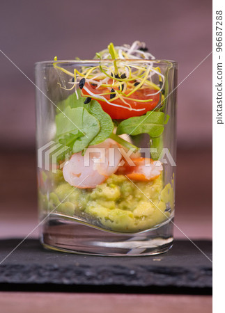 Avocado, shrimp, arugula, mayonaise, espelette pepper and lemon, leek sprouts recipe Avocado, shrimp, arugula, mayonaise, espelette pepper and lemon, leek sprouts recipe 96687288