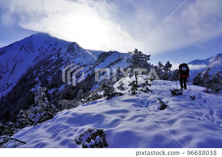 Climbers climbing the east ridge of Mt. Jonen in winter Climbers climbing the east ridge of Mt. Jonen in winter 96688038