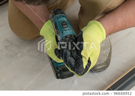 Drilling a hole in the door frame for a corner connection. 96688952