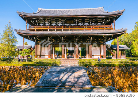 Tofukuji Sanmon Gate (front) 96689190