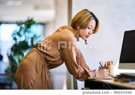 Young lifestyle 96693566