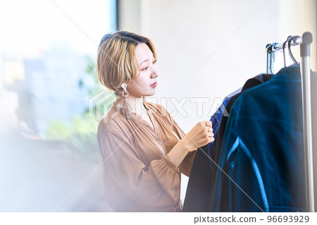 Young lifestyle 96693929