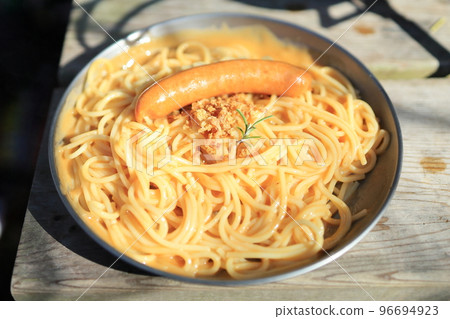 Pasta to eat outdoors (rosé cream) 96694923