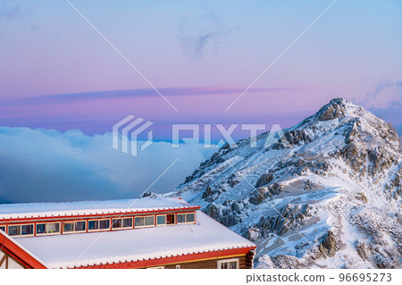 [雪山素材]從椿山和圓山莊看到的初冬早晨的風景[長野縣] 96695273