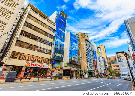 東京千代田區、神田駿河台的城市景觀、美代街沿線的樂器店 東京千代田區、神田駿河台的城市景觀、美代街沿線的樂器店 96695607