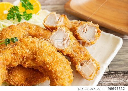 Meat-wrapped onion ring fries Meat-wrapped onion ring fries 96695832