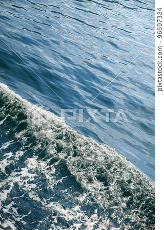 大海的漣漪 96697384