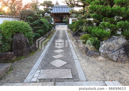 日本京都的寺廟：京都市 Seishinji 寺的風景 96699633