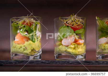 Avocado, shrimp, arugula, mayonaise, espelette pepper and lemon, leek sprouts recipe 96699757