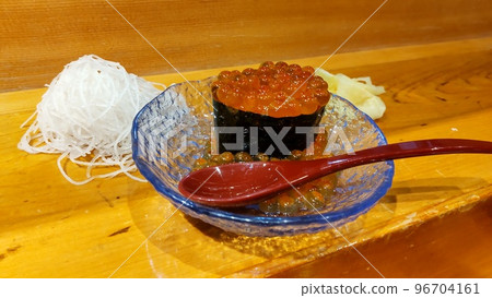 Luxurious salmon roe sushi Luxurious salmon roe sushi 96704161